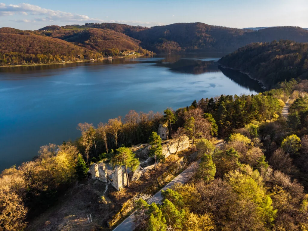 Jezioro Rożnowskie, Małopolska, Polska, Wiosna